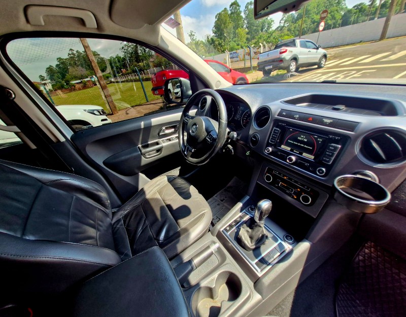 VOLKSWAGEN AMAROK 2.0 HIGHLINE 4X4 CD 16V TURBO INTERCOOLER DIESEL 4P AUTOMÁTICO 2013/2014 CRUZEIRO MULTIMARCAS CRUZEIRO DO SUL / Carros no Vale
