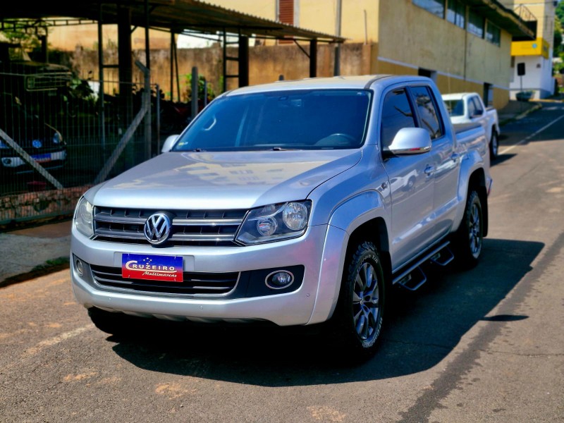VOLKSWAGEN AMAROK 2.0 HIGHLINE 4X4 CD 16V TURBO INTERCOOLER DIESEL 4P AUTOMÁTICO 2013/2014 CRUZEIRO MULTIMARCAS CRUZEIRO DO SUL / Carros no Vale