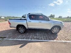 TOYOTA HILUX 2.7 SRV 4X2 CD 16V FLEX 4P AUTOMÁTICO 2018/2018 ELY AUTOMÓVEIS LAJEADO / Carros no Vale