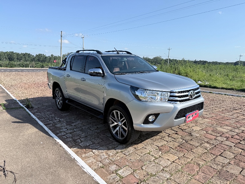 TOYOTA HILUX 2.7 SRV 4X2 CD 16V FLEX 4P AUTOMÁTICO 2018/2018 ELY AUTOMÓVEIS LAJEADO / Carros no Vale TOYOTA HILUX 2.7 SRV 4X2 CD 16V FLEX 4P AUTOMÁTICO 2018/2018 ELY AUTOMÓVEIS LAJEADO / Carros no Vale