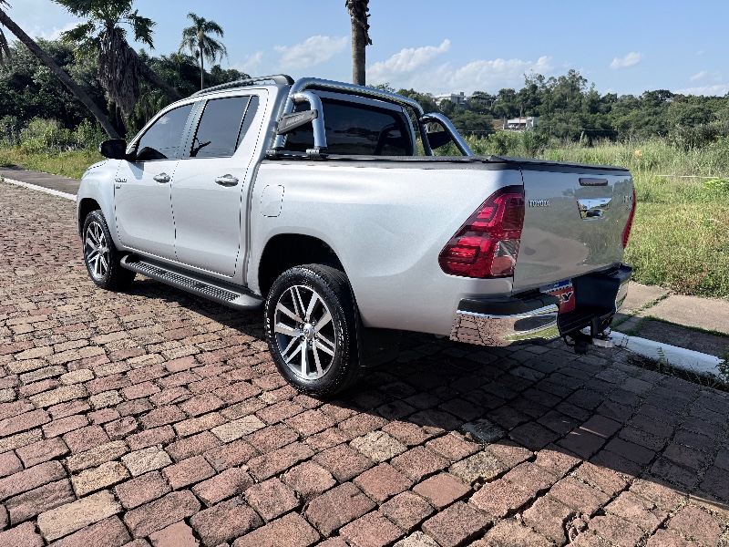 TOYOTA HILUX 2.7 SRV 4X2 CD 16V FLEX 4P AUTOMÁTICO 2018/2018 ELY AUTOMÓVEIS LAJEADO / Carros no Vale TOYOTA HILUX 2.7 SRV 4X2 CD 16V FLEX 4P AUTOMÁTICO 2018/2018 ELY AUTOMÓVEIS LAJEADO / Carros no Vale
