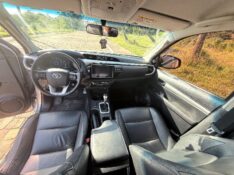 TOYOTA HILUX 2.7 SRV 4X2 CD 16V FLEX 4P AUTOMÁTICO 2018/2018 ELY AUTOMÓVEIS LAJEADO / Carros no Vale