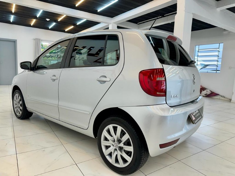 VOLKSWAGEN FOX I-TREND 1.0 8V 2013/2013 LUCAS AUTOMÓVEIS BOM RETIRO DO SUL / Carros no Vale