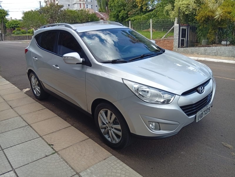 HYUNDAI IX 35 2.0 2013/2014 ALTERNATIVA VEÍCULOS LAJEADO / Carros no Vale