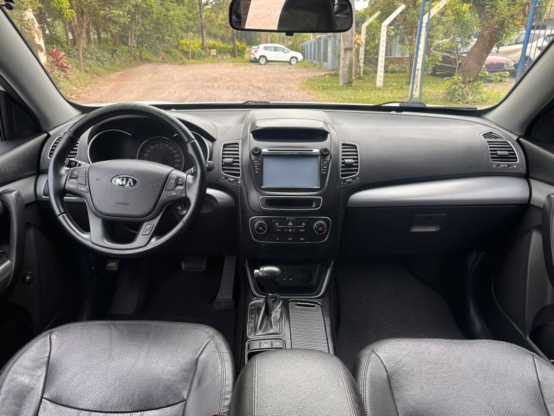 KIA SORENTO EX2 2.4 /2015 MENEGHINI VEÍCULOS ARROIO DO MEIO / Carros no Vale KIA SORENTO EX2 2.4 /2015 MENEGHINI VEÍCULOS ARROIO DO MEIO / Carros no Vale