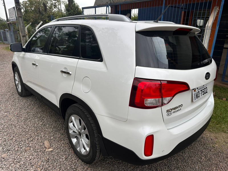 KIA SORENTO EX2 2.4 /2015 MENEGHINI VEÍCULOS ARROIO DO MEIO / Carros no Vale KIA SORENTO EX2 2.4 /2015 MENEGHINI VEÍCULOS ARROIO DO MEIO / Carros no Vale