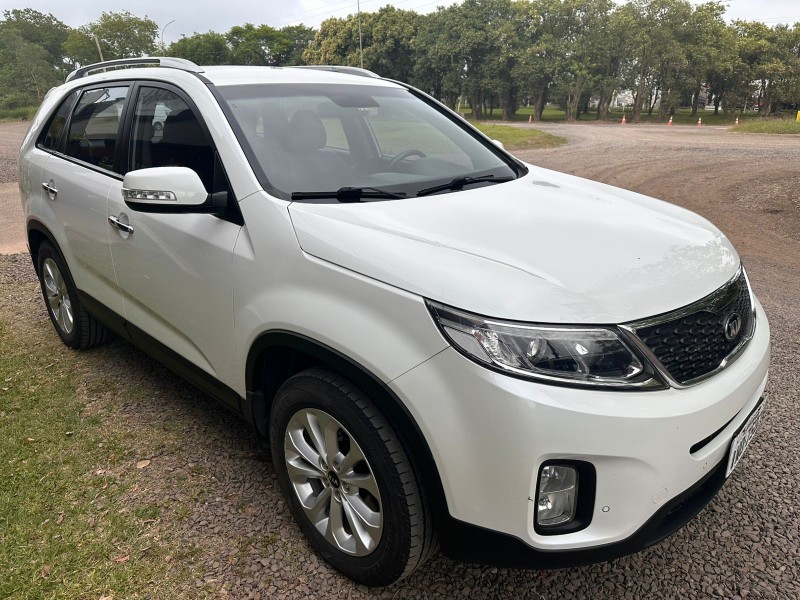 KIA SORENTO EX2 2.4 /2015 MENEGHINI VEÍCULOS ARROIO DO MEIO / Carros no Vale KIA SORENTO EX2 2.4 /2015 MENEGHINI VEÍCULOS ARROIO DO MEIO / Carros no Vale