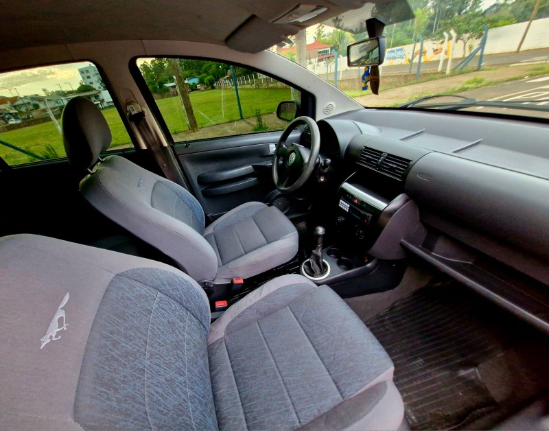 VOLKSWAGEN CROSSFOX 1.6 2006/2006 CRUZEIRO MULTIMARCAS CRUZEIRO DO SUL / Carros no Vale