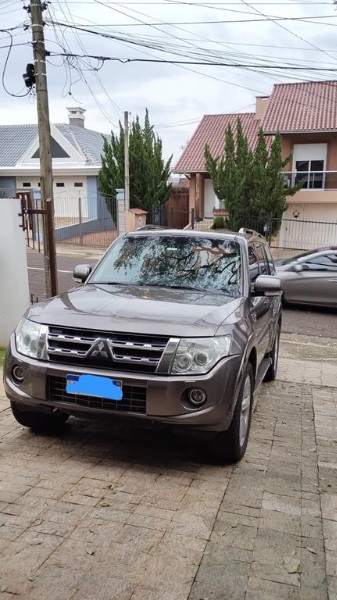 MITSUBISHI PAJERO FULL PAJERO HPE FULL 3.2 4X4 T.I.DIES 5P AUT 2013/2014 PREMIUM AUTOMÓVEIS ARROIO DO MEIO / Carros no Vale