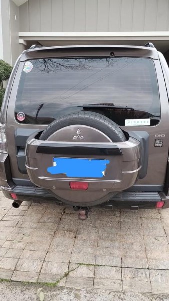 MITSUBISHI PAJERO FULL PAJERO HPE FULL 3.2 4X4 T.I.DIES 5P AUT 2013/2014 PREMIUM AUTOMÓVEIS ARROIO DO MEIO / Carros no Vale