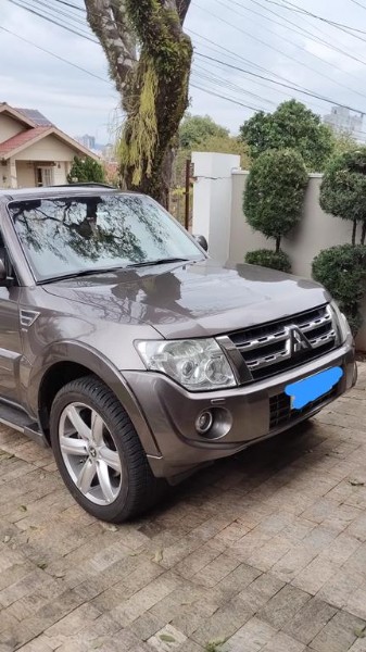 MITSUBISHI PAJERO FULL PAJERO HPE FULL 3.2 4X4 T.I.DIES 5P AUT 2013/2014 PREMIUM AUTOMÓVEIS ARROIO DO MEIO / Carros no Vale