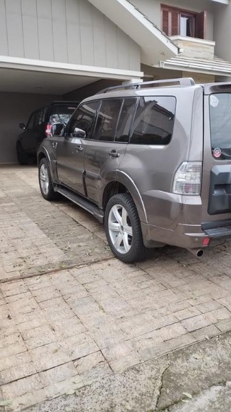 MITSUBISHI PAJERO FULL PAJERO HPE FULL 3.2 4X4 T.I.DIES 5P AUT 2013/2014 PREMIUM AUTOMÓVEIS ARROIO DO MEIO / Carros no Vale