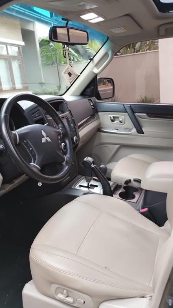 MITSUBISHI PAJERO FULL PAJERO HPE FULL 3.2 4X4 T.I.DIES 5P AUT 2013/2014 PREMIUM AUTOMÓVEIS ARROIO DO MEIO / Carros no Vale