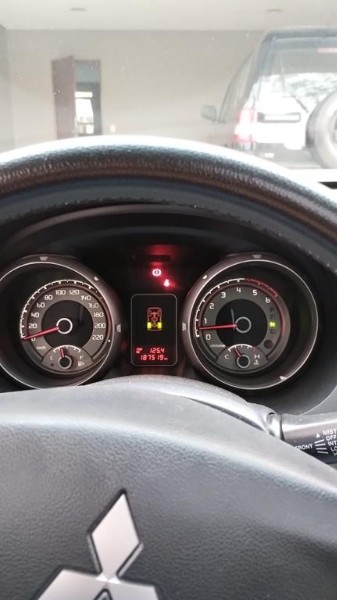 MITSUBISHI PAJERO FULL PAJERO HPE FULL 3.2 4X4 T.I.DIES 5P AUT 2013/2014 PREMIUM AUTOMÓVEIS ARROIO DO MEIO / Carros no Vale