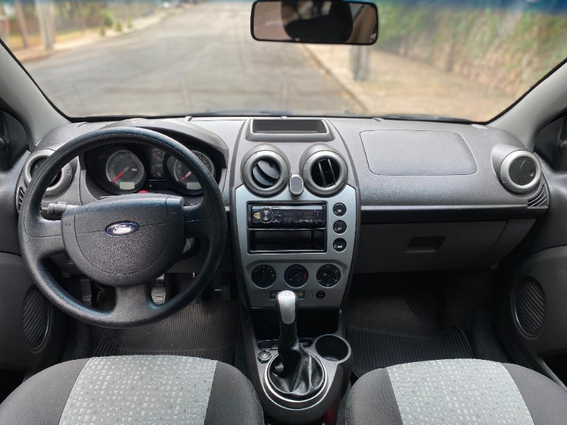FORD FIESTA SEDAN 1.6 2012/2013 ESTAÇÃO DO CARRO ESTRELA / Carros no Vale FORD FIESTA SEDAN 1.6 2012/2013 ESTAÇÃO DO CARRO ESTRELA / Carros no Vale