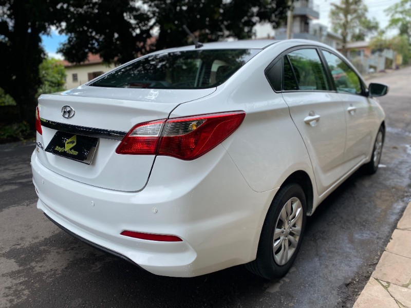 HYUNDAI HB20S COMFORT PLUS 1.0 2017/2018 ESTAÇÃO DO CARRO ESTRELA / Carros no Vale