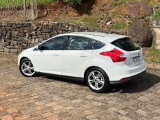FORD FOCUS 2.0 SE PLUS 16V FLEX 4P AUTOMÁTICO 2014/2015 BOSCO AUTOMÓVEIS GUAPORÉ / Carros no Vale