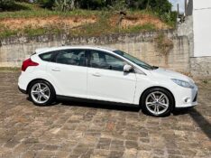 FORD FOCUS 2.0 SE PLUS 16V FLEX 4P AUTOMÁTICO 2014/2015 BOSCO AUTOMÓVEIS GUAPORÉ / Carros no Vale
