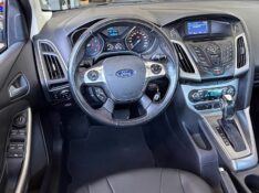 FORD FOCUS 2.0 SE PLUS 16V FLEX 4P AUTOMÁTICO 2014/2015 BOSCO AUTOMÓVEIS GUAPORÉ / Carros no Vale