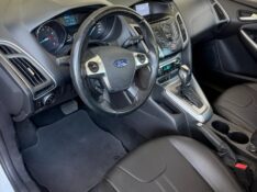 FORD FOCUS 2.0 SE PLUS 16V FLEX 4P AUTOMÁTICO 2014/2015 BOSCO AUTOMÓVEIS GUAPORÉ / Carros no Vale