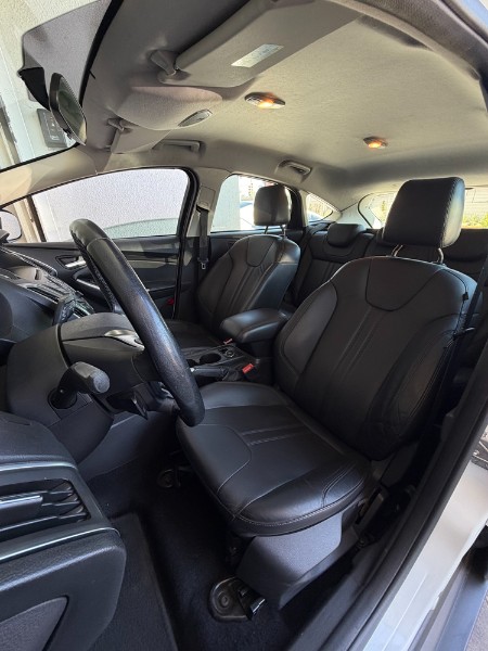 FORD FOCUS 2.0 SE PLUS 16V FLEX 4P AUTOMÁTICO 2014/2015 BOSCO AUTOMÓVEIS GUAPORÉ / Carros no Vale