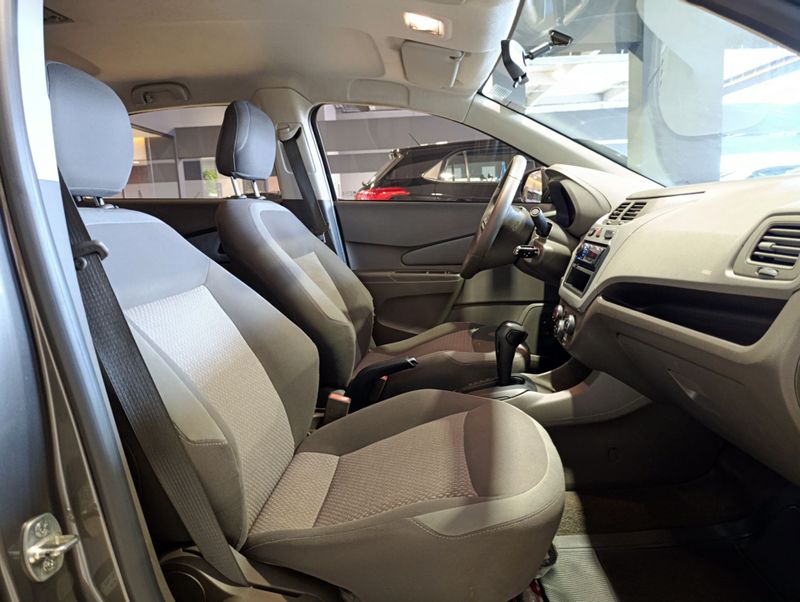 Chevrolet Cobalt 1.8 Lt 2013/2014 SIM VEÍCULOS PORTO ALEGRE / Carros no Vale