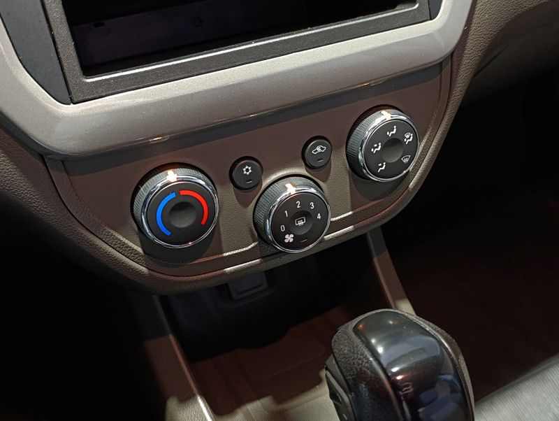 Chevrolet Cobalt 1.8 Lt 2013/2014 SIM VEÍCULOS PORTO ALEGRE / Carros no Vale