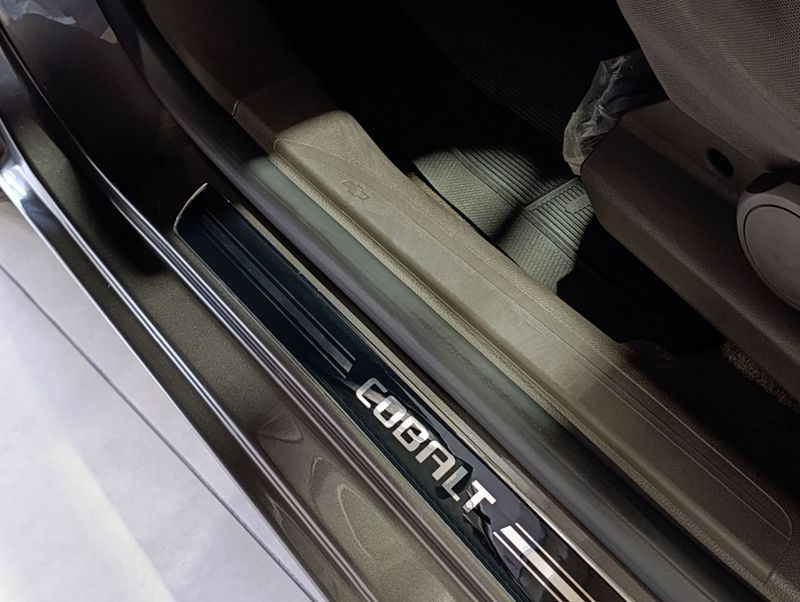 Chevrolet Cobalt 1.8 Lt 2013/2014 SIM VEÍCULOS PORTO ALEGRE / Carros no Vale