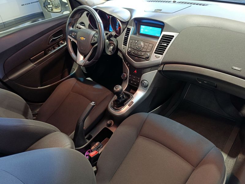 Chevrolet Cruze Lt 1.8 16v Mec. 2013/2014 SIM VEÍCULOS PORTO ALEGRE / Carros no Vale