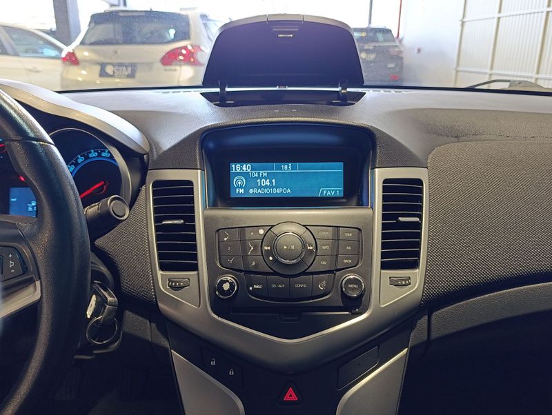 Chevrolet Cruze Lt 1.8 16v Mec. 2013/2014 SIM VEÍCULOS PORTO ALEGRE / Carros no Vale