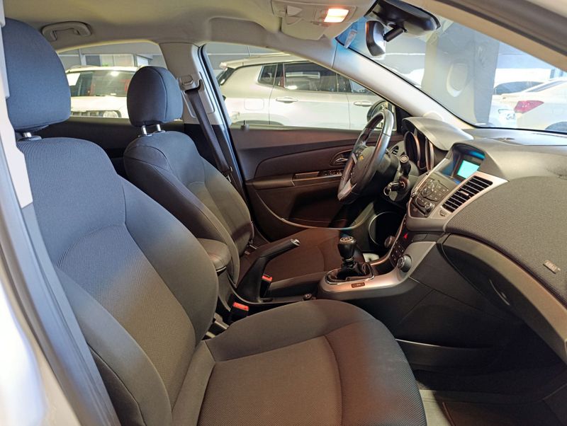 Chevrolet Cruze Lt 1.8 16v Mec. 2013/2014 SIM VEÍCULOS PORTO ALEGRE / Carros no Vale