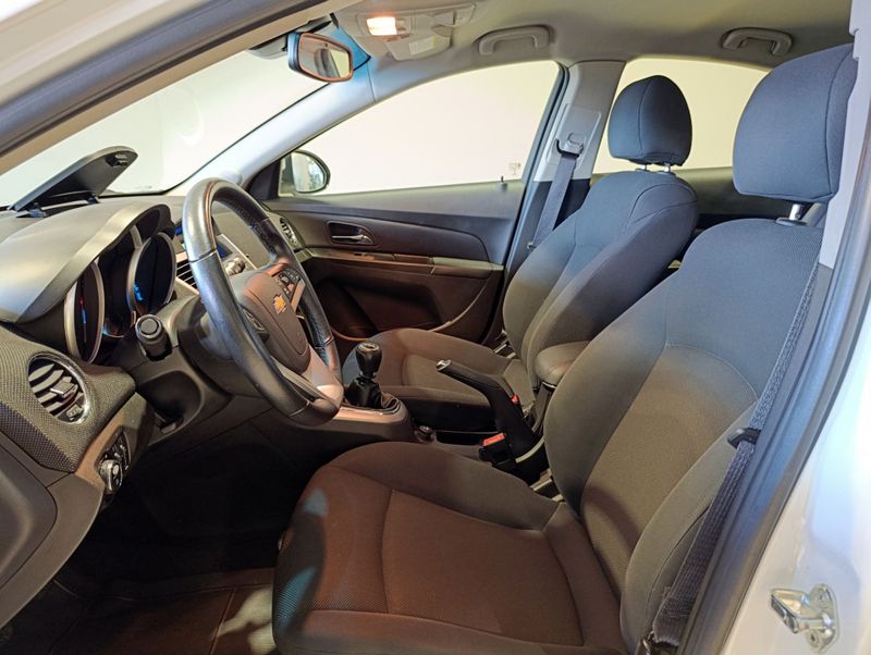 Chevrolet Cruze Lt 1.8 16v Mec. 2013/2014 SIM VEÍCULOS PORTO ALEGRE / Carros no Vale
