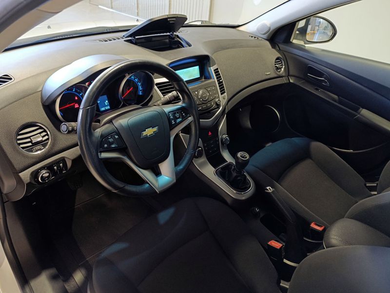 Chevrolet Cruze Lt 1.8 16v Mec. 2013/2014 SIM VEÍCULOS PORTO ALEGRE / Carros no Vale