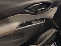 Chevrolet Onix 1.4 Lt 2017/2018 SIM VEÍCULOS PORTO ALEGRE / Carros no Vale