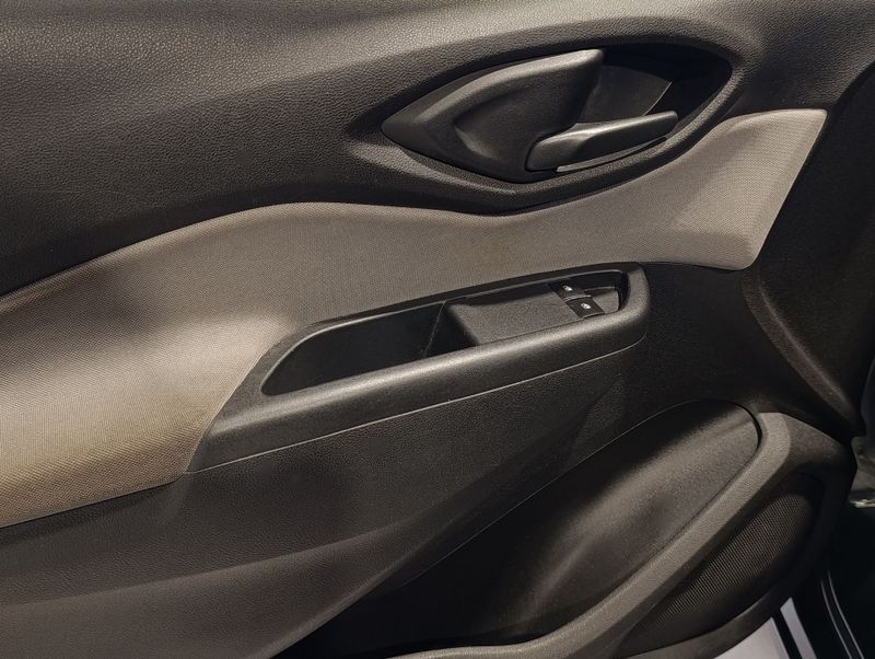 Chevrolet Onix 1.4 Lt 2017/2018 SIM VEÍCULOS PORTO ALEGRE / Carros no Vale