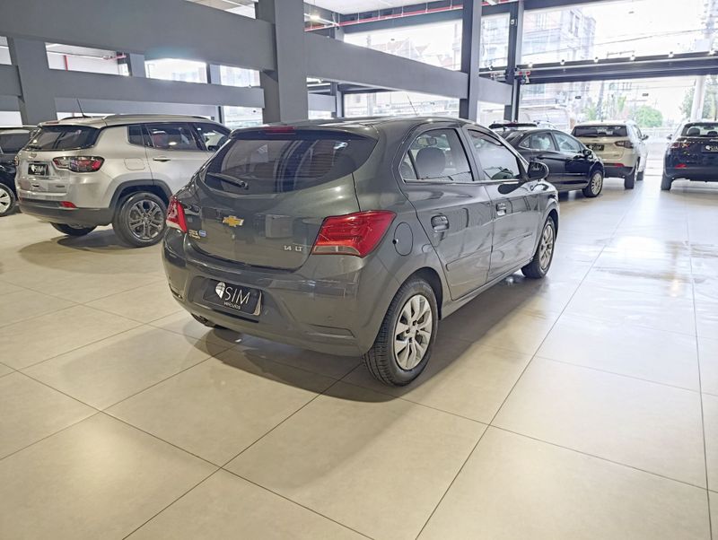 Chevrolet Onix 1.4 Lt 2017/2018 SIM VEÍCULOS PORTO ALEGRE / Carros no Vale
