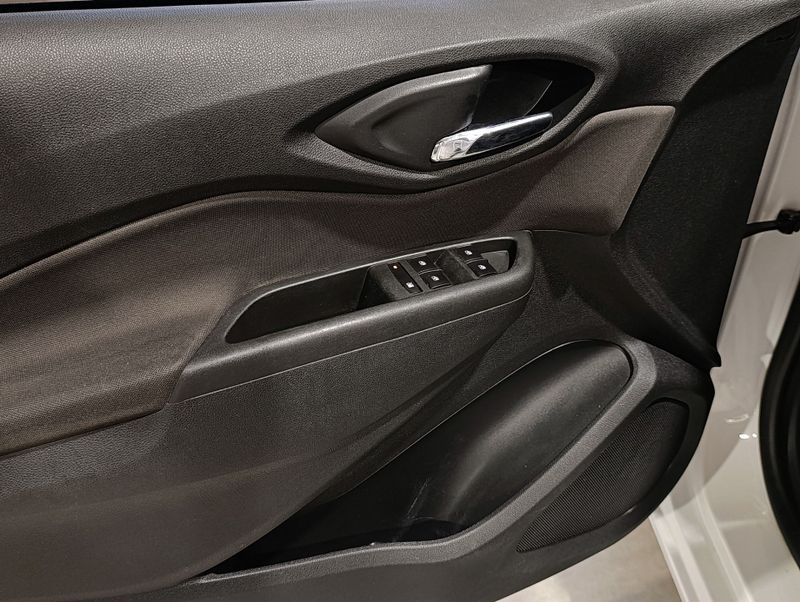 Chevrolet Prisma 1.4 Mpfi Ltz 8v 2018/2018 SIM VEÍCULOS PORTO ALEGRE / Carros no Vale