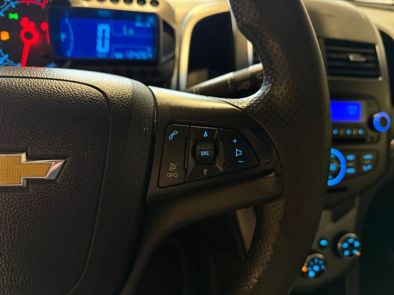 Chevrolet Sonic 1.6 Lt 16v 2013/2014 SIM VEÍCULOS PORTO ALEGRE / Carros no Vale