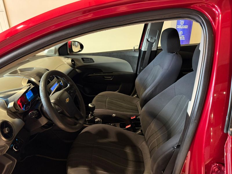 Chevrolet Sonic 1.6 Lt 16v 2013/2014 SIM VEÍCULOS PORTO ALEGRE / Carros no Vale