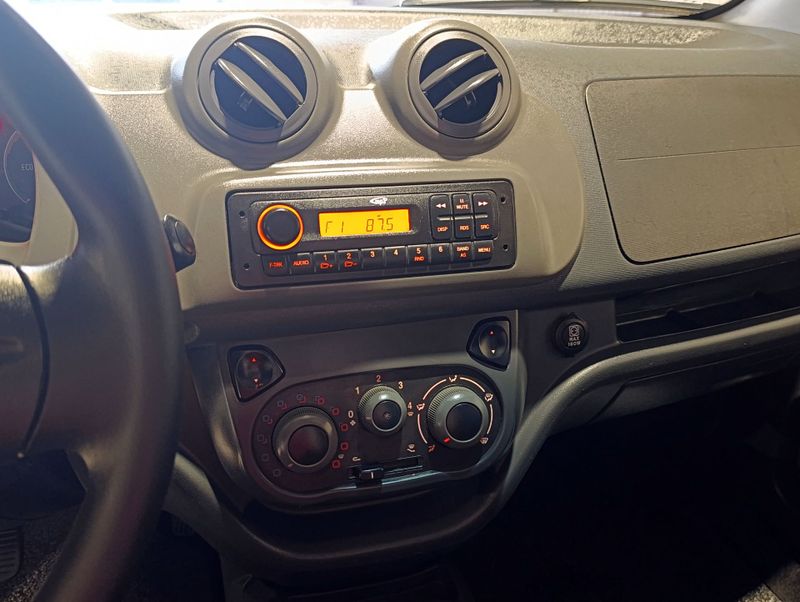 Fiat Uno 1.0 Evo Vivace 8v 2015/2016 SIM VEÍCULOS PORTO ALEGRE / Carros no Vale