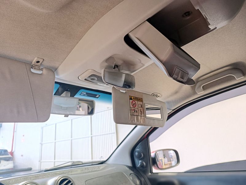 Fiat Uno 1.0 Evo Vivace 8v 2015/2016 SIM VEÍCULOS PORTO ALEGRE / Carros no Vale