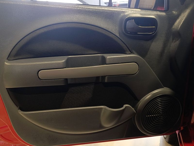 Fiat Uno 1.0 Evo Vivace 8v 2015/2016 SIM VEÍCULOS PORTO ALEGRE / Carros no Vale