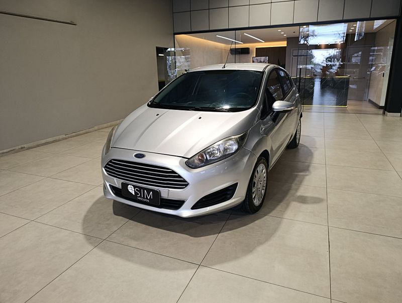 Ford Fiesta 1.6 Se Hatch 16v 2016/2017 SIM VEÍCULOS PORTO ALEGRE / Carros no Vale