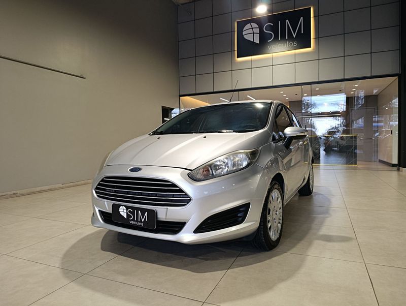 Ford Fiesta 1.6 Se Hatch 16v 2016/2017 SIM VEÍCULOS PORTO ALEGRE / Carros no Vale