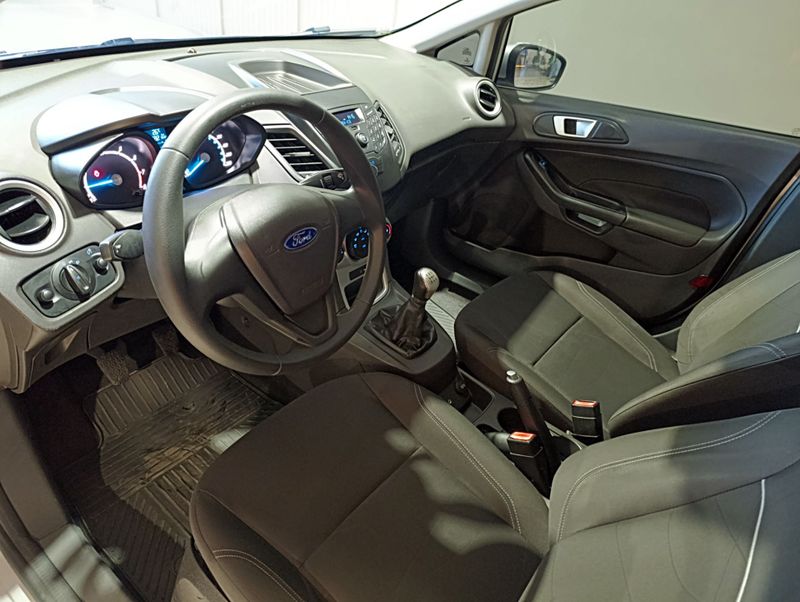 Ford Fiesta 1.6 Se Hatch 16v 2016/2017 SIM VEÍCULOS PORTO ALEGRE / Carros no Vale