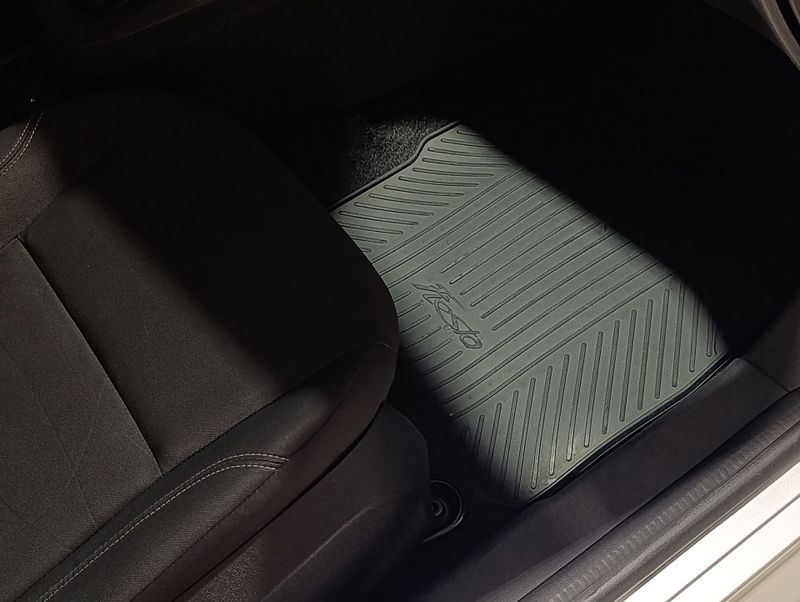 Ford Fiesta 1.6 Se Hatch 16v 2016/2017 SIM VEÍCULOS PORTO ALEGRE / Carros no Vale