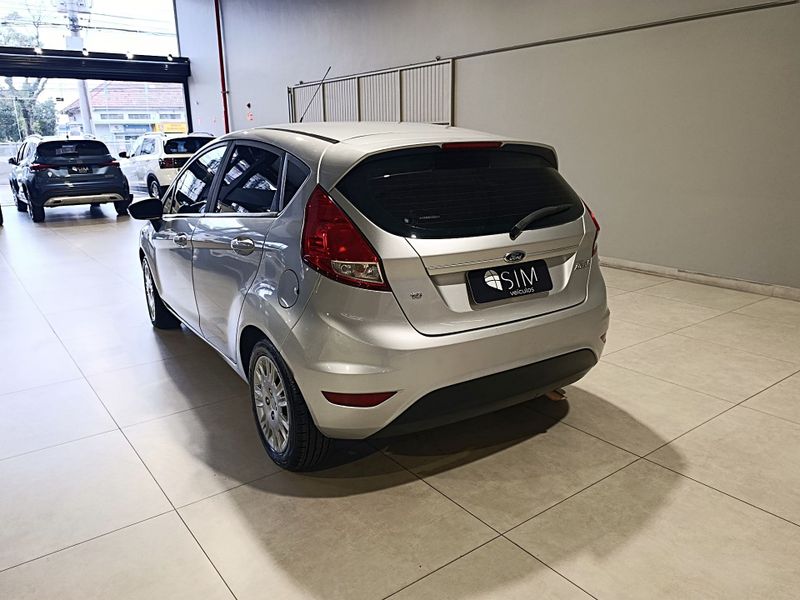 Ford Fiesta 1.6 Se Hatch 16v 2016/2017 SIM VEÍCULOS PORTO ALEGRE / Carros no Vale