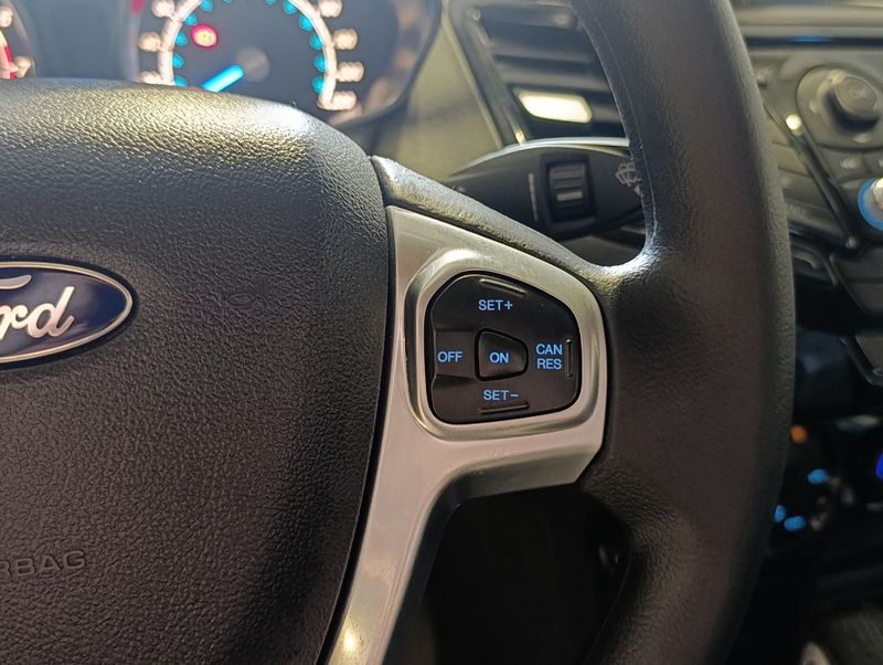 Ford Fiesta Sedan Titanium Powershift 1.6 New 2014/2014 SIM VEÍCULOS PORTO ALEGRE / Carros no Vale