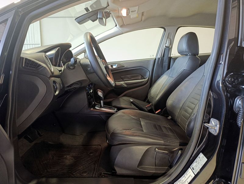 Ford Fiesta Sedan Titanium Powershift 1.6 New 2014/2014 SIM VEÍCULOS PORTO ALEGRE / Carros no Vale