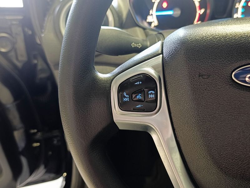 Ford Fiesta Sedan Titanium Powershift 1.6 New 2014/2014 SIM VEÍCULOS PORTO ALEGRE / Carros no Vale